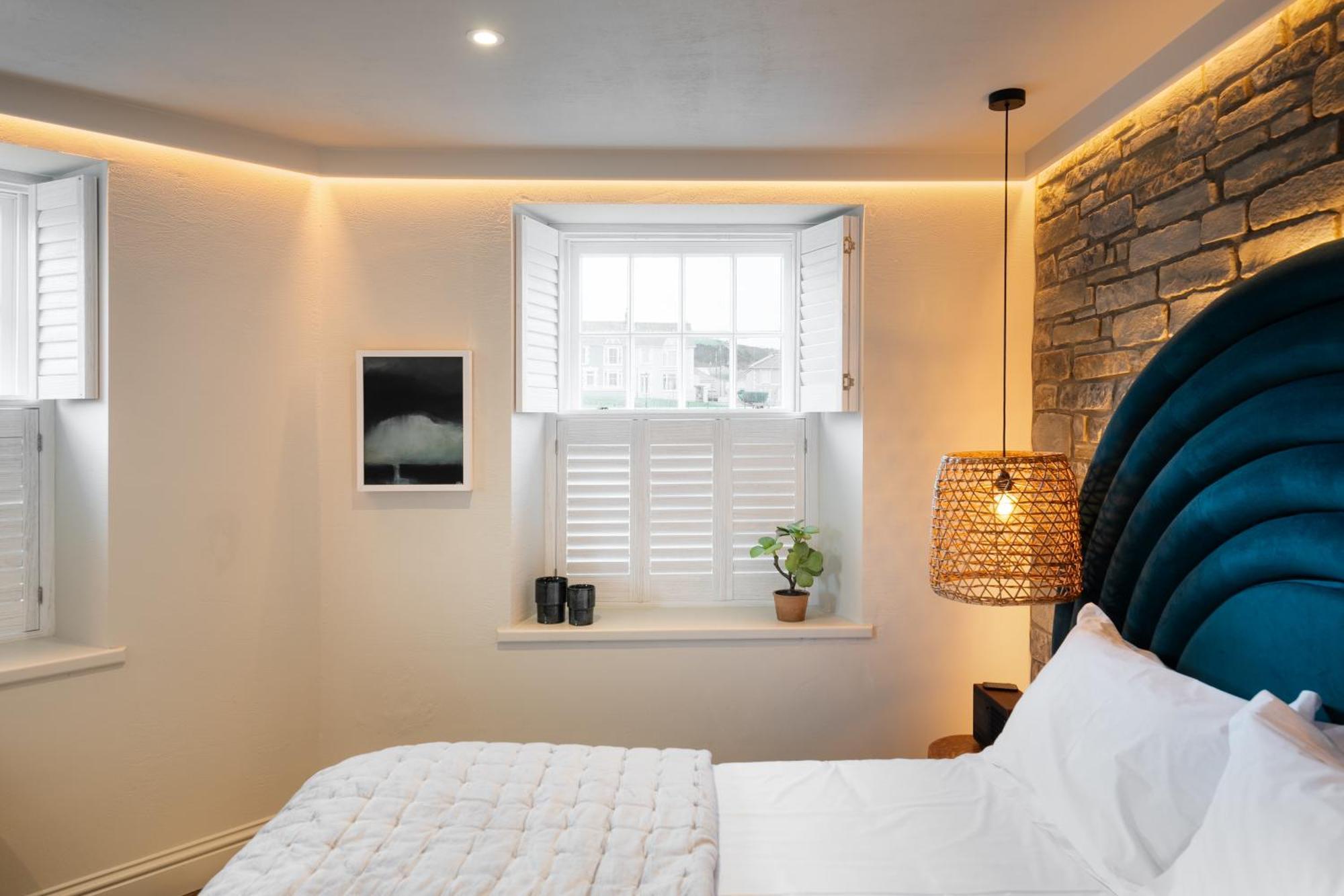 Hive Townhouse Hotel Aberaeron Exterior photo