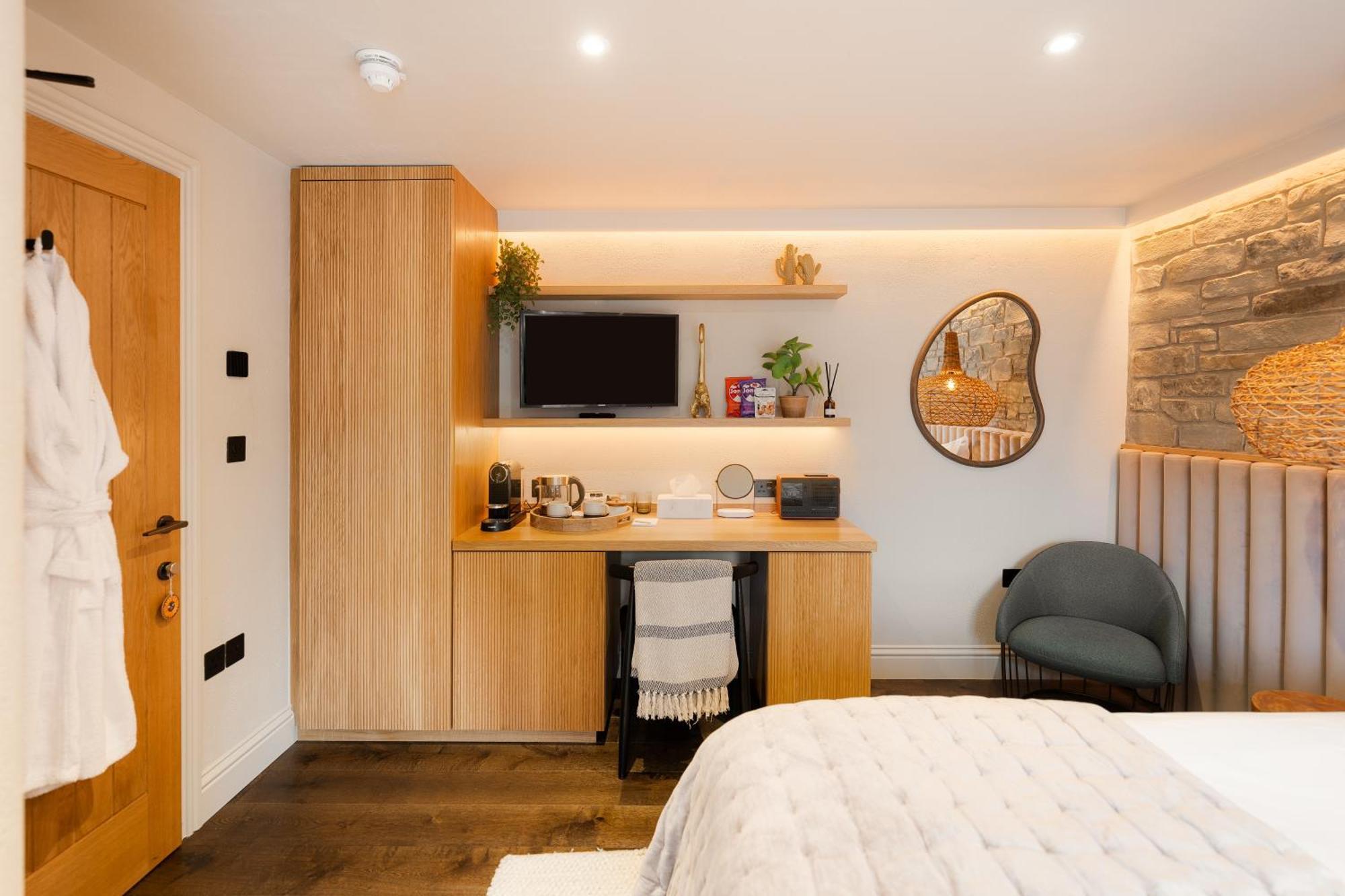 Hive Townhouse Hotel Aberaeron Exterior photo